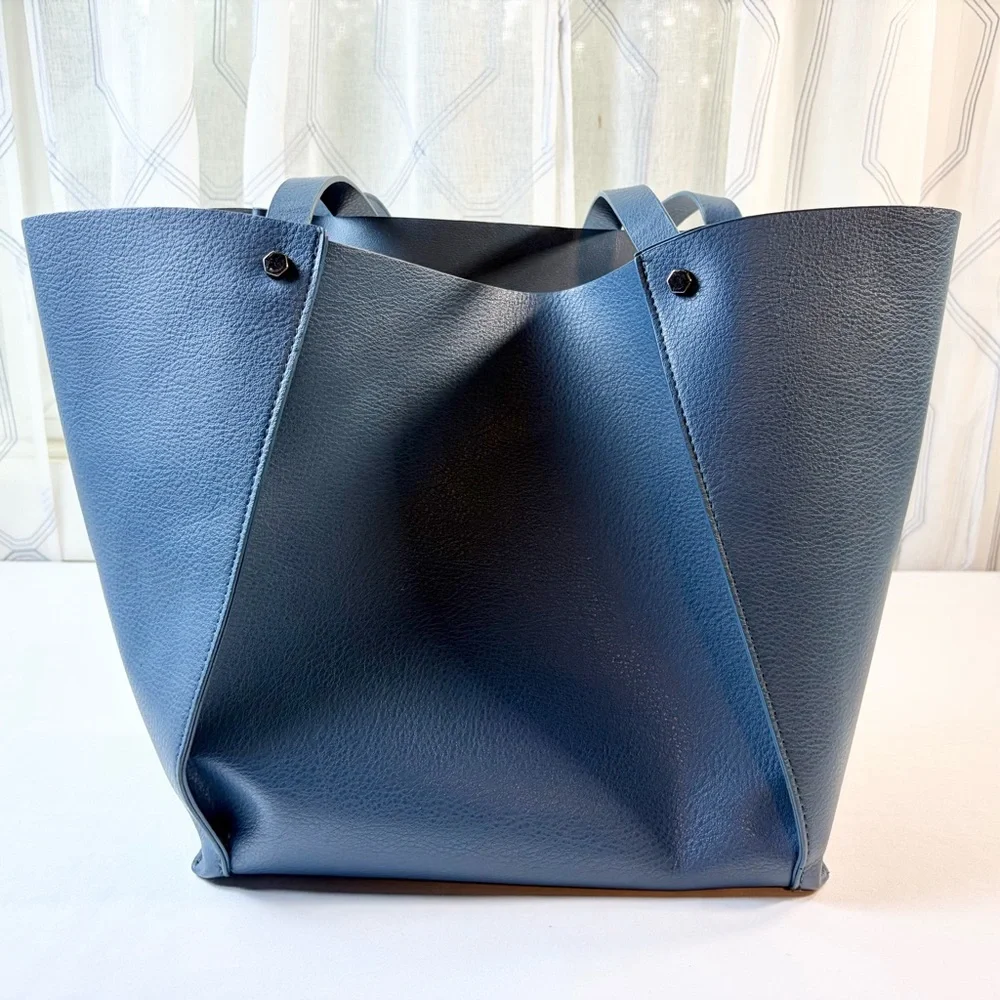 Chic Nieman Marcus faux Leather Tote Bag teal/navy